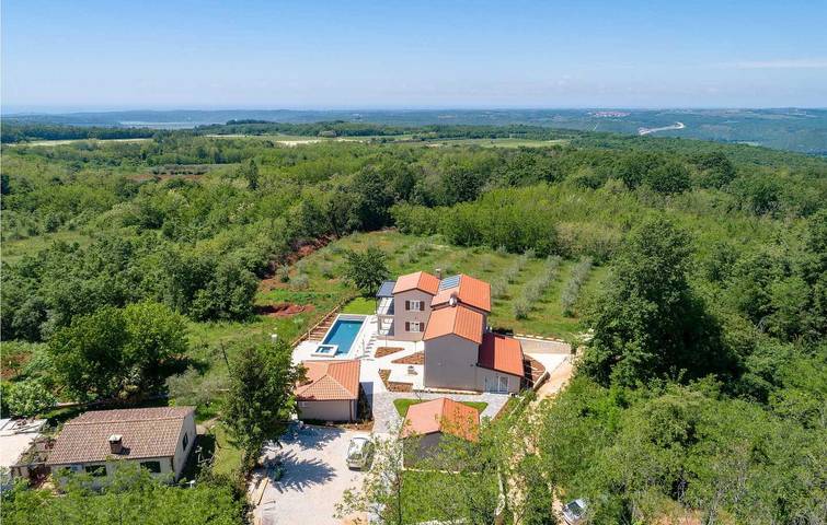 Ferienhaus für 14 Personen, mit Whirlpool und Garten sowie Terrasse und Sauna, kinderfreundlich