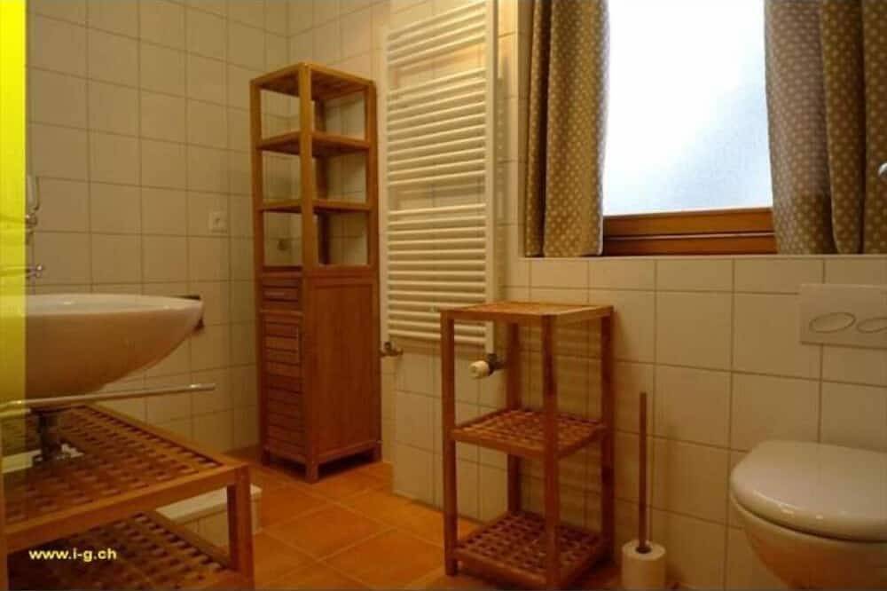 Entire apartment, Apartment 6 people in chalet with garden, superb view, sunny! in Grimentz, Anniviers