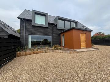 Vacation Rental for 12 Guests in Bulmer, Essex, Picture 2