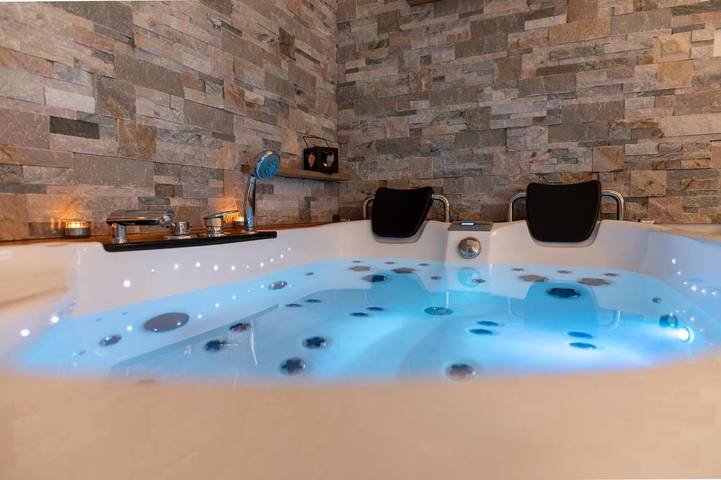 Gîte pour 2 personnes, avec terrasse et jacuzzi à Dieffenbach-au-Val