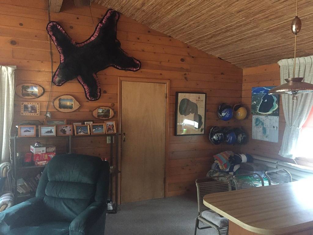 Gehen Sie zum Lake Cottage mit dem schönen Zugang zur Gold Coast von Higgins Lk in Higgins Lake