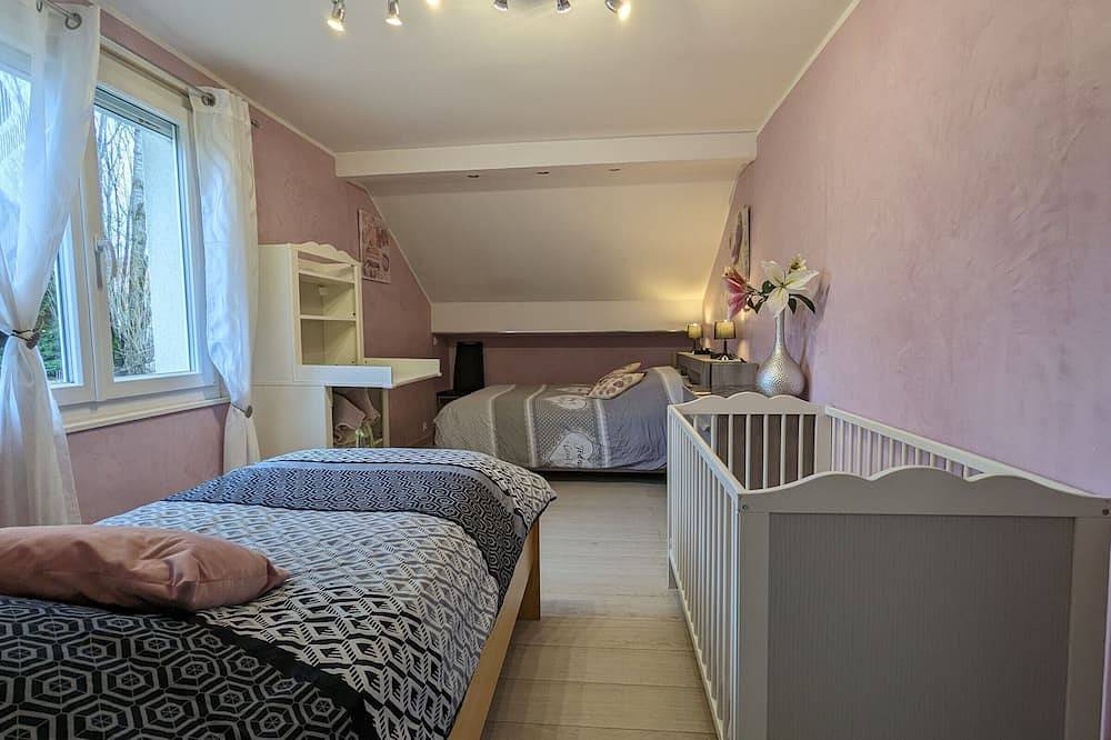 Chalet spacieux avec sauna, spa et baby-foot, proche stations de ski in Ramonchamp, Région d'Épinal