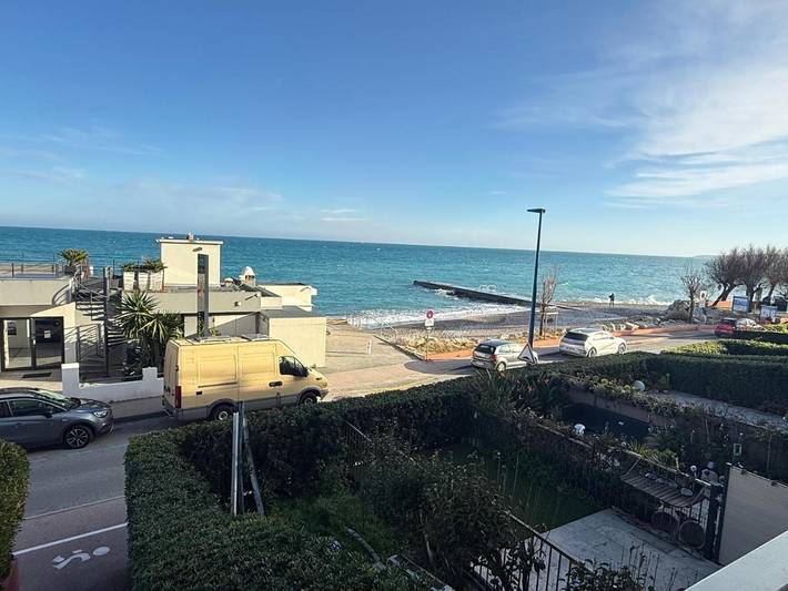 Gîte pour 2 personnes, avec vue et terrasse dans Plage de la Pierre au Tambour - 4