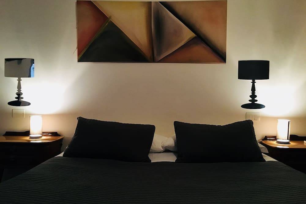 Ganze Wohnung, Großer Dachboden Licht in der Mitte von Cagliari in Sant'Alenixedda, Cagliari