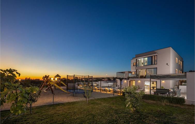 Ferienhaus für 12 Personen, mit Terrasse und Sauna