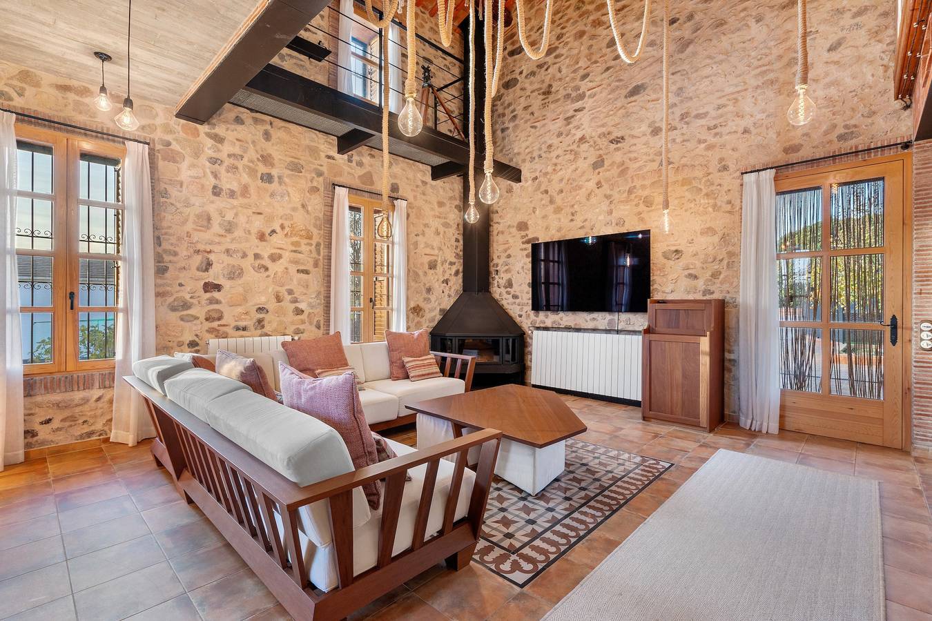 Vakantiehuis 'Masia Can Divi' met uitzicht op de bergen, Wi-Fi en airconditioning in L'Ametlla del Vallès, Barcelona binnenland