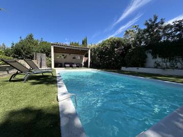 Gîte pour 6 personnes, avec jacuzzi et terrasse ainsi que piscine et jardin à Marseillette
