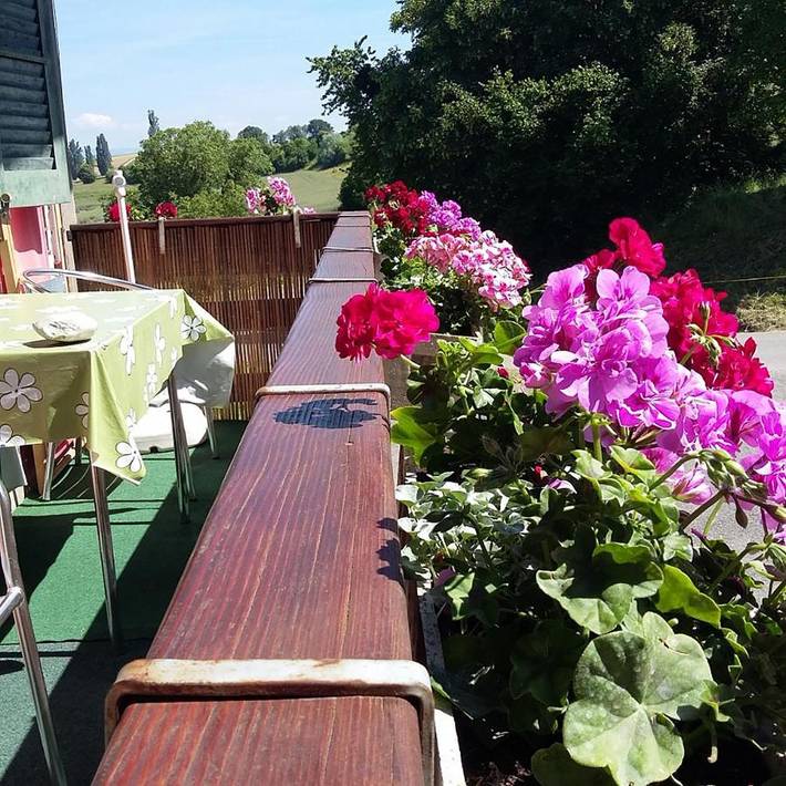 Ferienwohnung für 2 Personen, mit Balkon und Terrasse sowie Garten und Ausblick in Murten