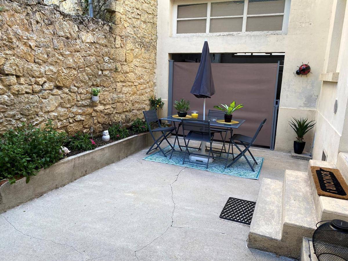 Appartement entier, One-Bedroom Apartment in Mouleydier, Périgord Pourpre