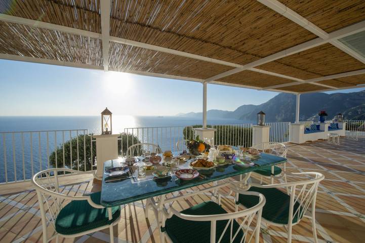 Location de vacances pour 6 personnes, avec terrasse ainsi que jardin et piscine à Praiano - 4