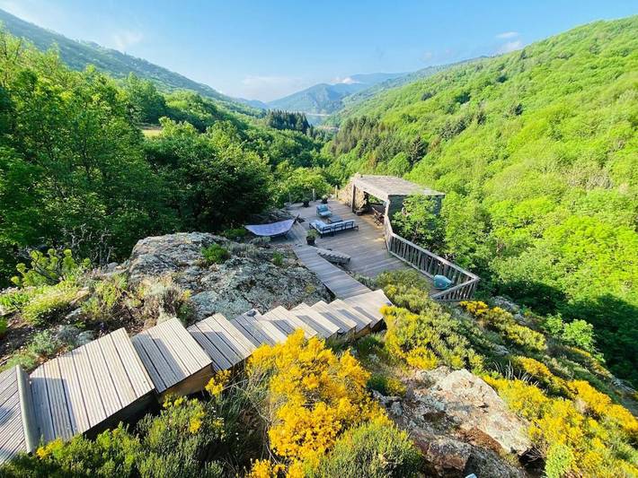 Gîte pour 10 personnes, avec vue ainsi que vue sur le lac et jardin à Pourcharesses - 3