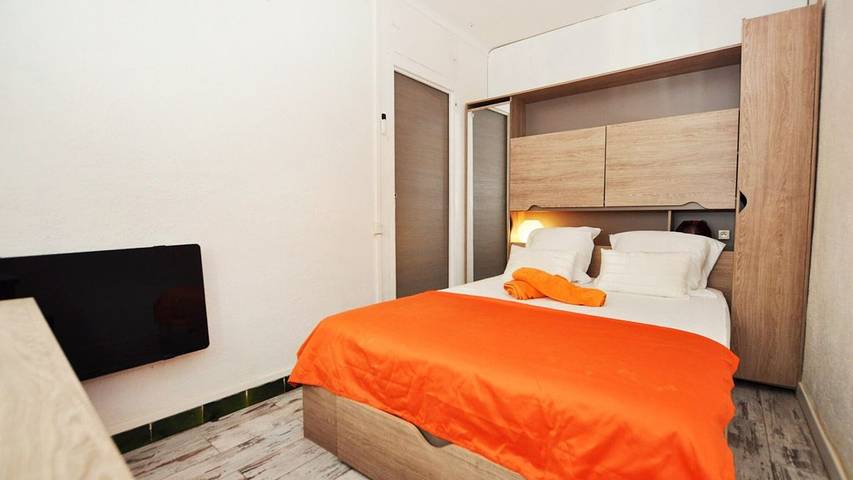 Gîte pour 7 personnes, avec terrasse dans Platja De Canyelles Petites - 4