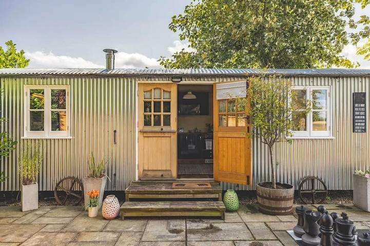 Vacation rental for 2 people, with hot tub and yard in Berkshire