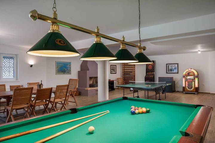 Villa pour 12 personnes, avec sauna ainsi que jardin et jacuzzi, adapté aux familles à Šibenik - 4