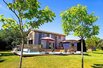 Gîte pour 8 personnes, avec terrasse et jardin à Dévillac