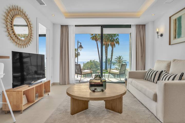 Ganze Wohnung, La Viu - Luxury Beachfront Apartment in Estepona Old Town, Estepona