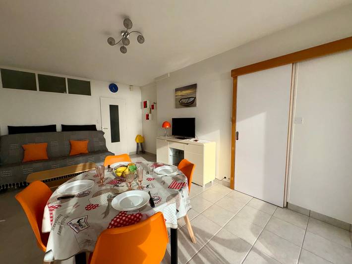 Ganze Wohnung, Renoviertes 1-Zimmer-Apartment, herrlicher Meerblick, nahe am Strand in Saint-Jean-de-Monts, Vendée