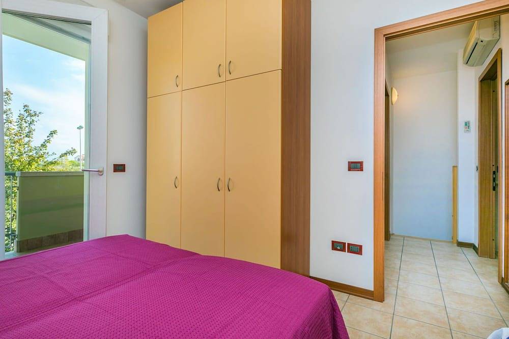 Entire apartment, Beautiful apartment for 7 guests with A/C, Wifi, Tv and terrace in Porto Santa Margherita, Caorle