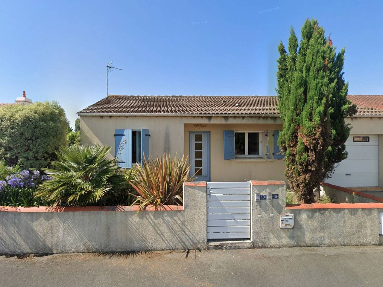 Agreable Maison 2 Chambres Avec Pisicine Et Stationnement Dans Un Quartier Calme in Château-d'Olonne, Les Sables-d'Olonne