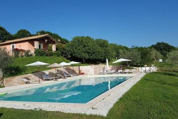 Ferienhaus für 4 Personen, mit Balkon und Pool sowie Garten, mit Haustier in Bolsena