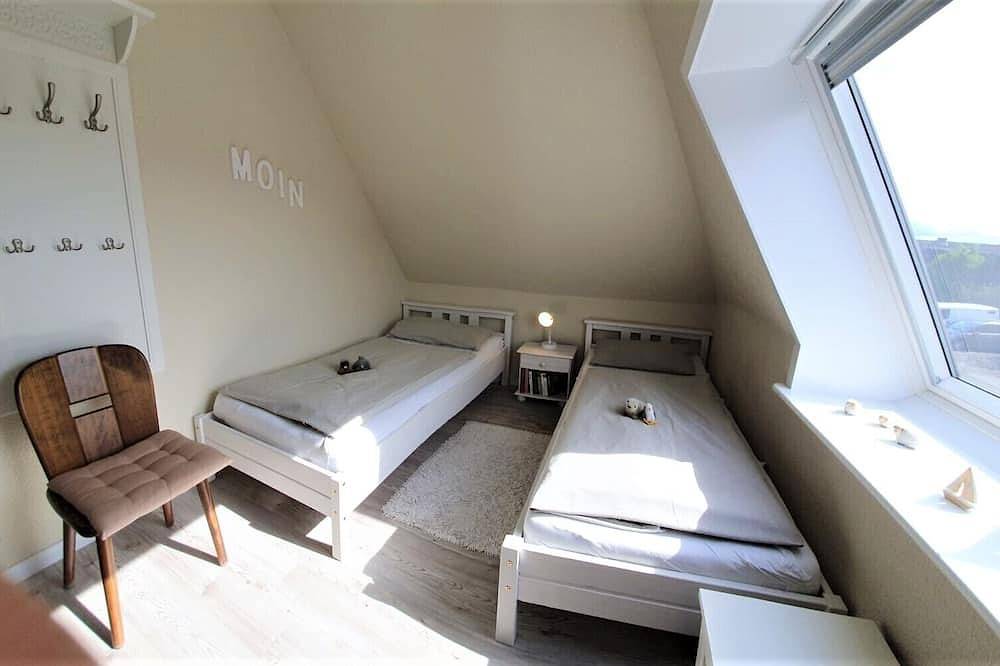 Ganze Wohnung, Wohnung im 1ten Og, mit Kamin und Balkon. 6 Schlafkojen im urigen Dachgeschoss. in Stinteck, Westerdeichstrich