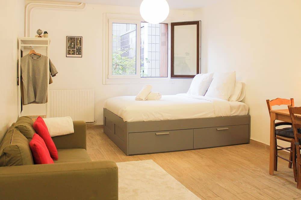 Entire apartment, Bright studio in Pantin, perfect for couples in Pantin, Seine-Saint-Denis