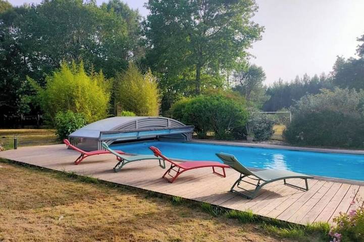 Location de vacances pour 8 personnes, avec Terrasse et Jardin à Le Temple