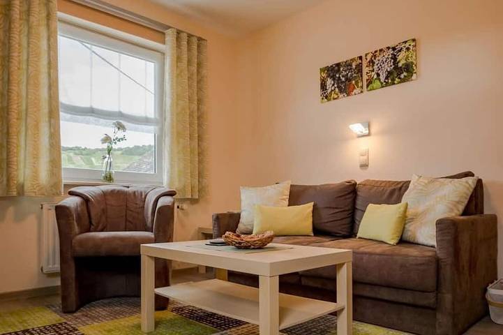Ferienwohnung für 2 Personen, mit Terrasse und Garten in Köwerich