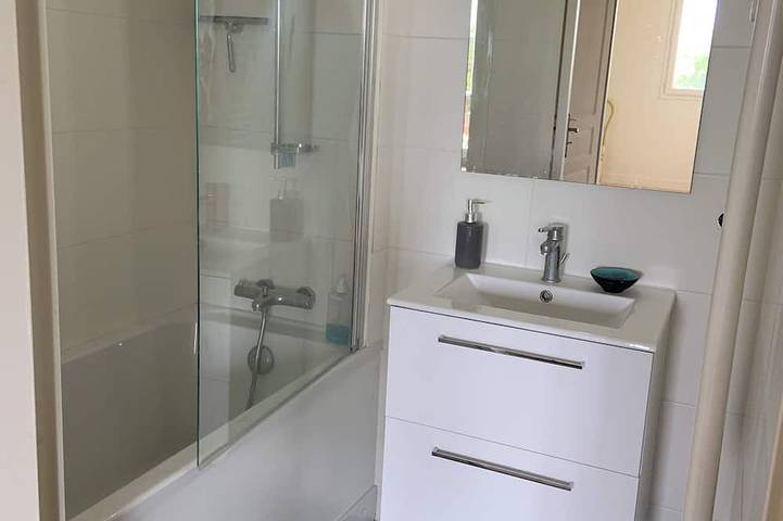 Ganze Wohnung, Large apartment with garden and terrace with sea view - 2 bedrooms in Benerville-sur-Mer, Lisieux und Umgebung
