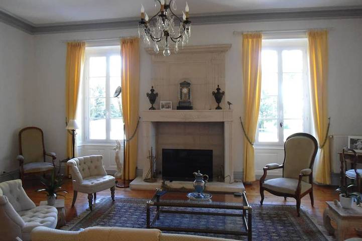 Entire apartment, Grand Appartement Luxueux, in Cognac, Charente