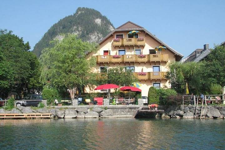 Ferienhaus für 2 Personen, mit Seeblick und Garten sowie Balkon und Ausblick in Fuschl am See