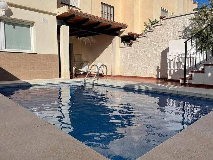 Vakantiehuis voor 8 personen, with zwembad and tuin as well as whirlpool in Torremolinos