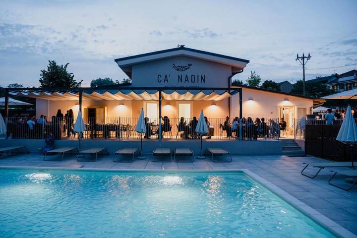 Agriturismo per 4 persone, con piscina e giardino nonché piscina per bambini e panorama in San Damiano d'Asti