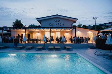 Location de vacances pour 4 personnes, avec jardin et bassin pour enfant ainsi que piscine et vue à San Damiano d'Asti