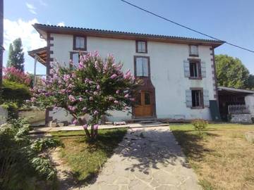 Chambre d’hôte pour 6 personnes, avec terrasse ainsi que vue et jardin à Uhart-Cize