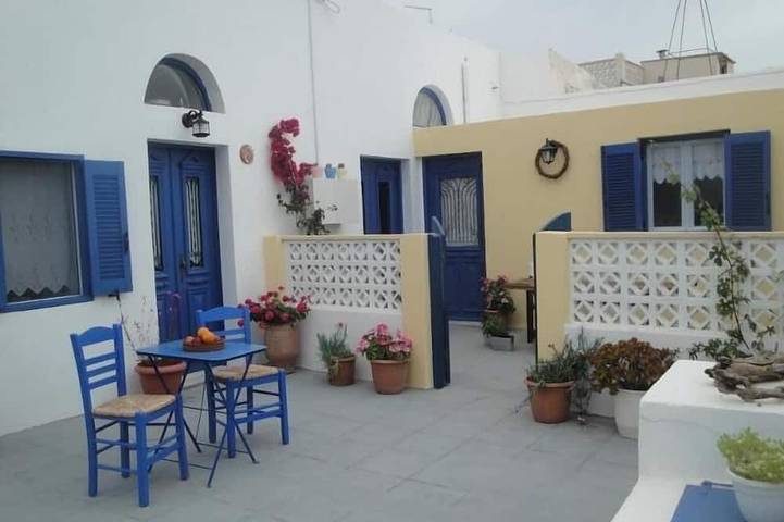 Ferienhaus für 3 Personen, mit Garten und Terrasse in Thera