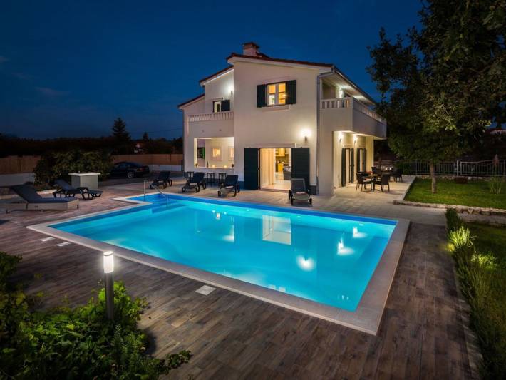Ferienvilla mit Kamin am Waldrand in Šestanovac, Makarska Riviera