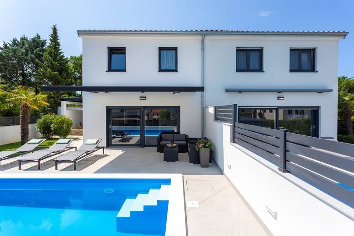 Villa für 4 Personen, mit Pool und Garten auf Krk - 2