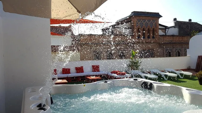 Hotel para 4 personas, con jacuzzi además de piscina y terraza - 1