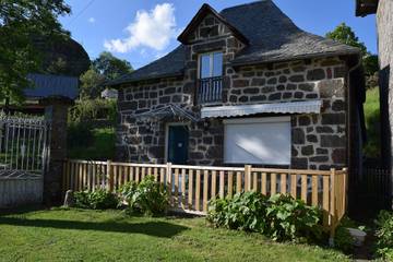 Gîte pour 4 personnes, animaux acceptés dans le Cantal