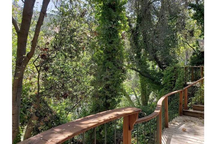 Vacation rental for 11 people, with hot tub and yard in Northern California