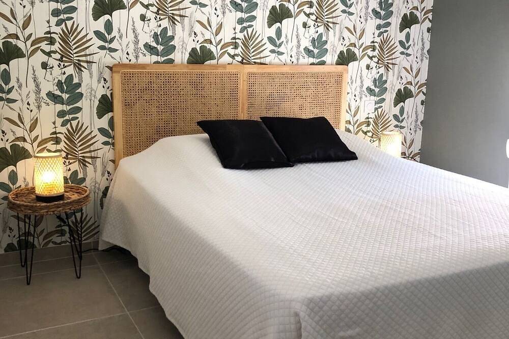 Belle villa provençale 11 pers avec grande piscine dans écrin de verdure in Cornillon-Confoux, Côte méditerranéenne (France)