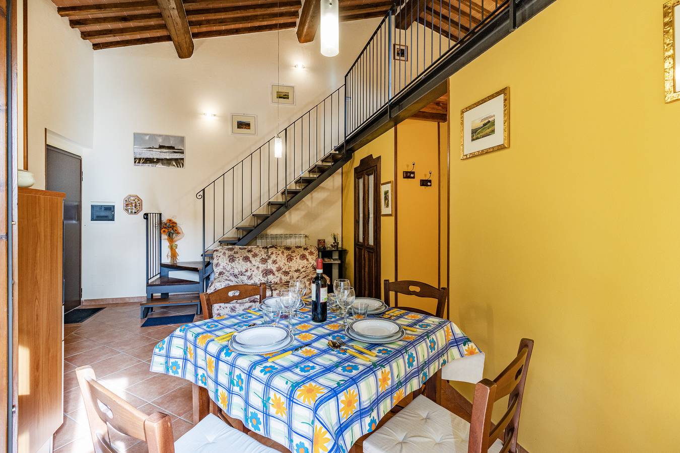 Ganze Wohnung, Tuscan Sun With Shared Pool in Radicondoli, Siena Provinz