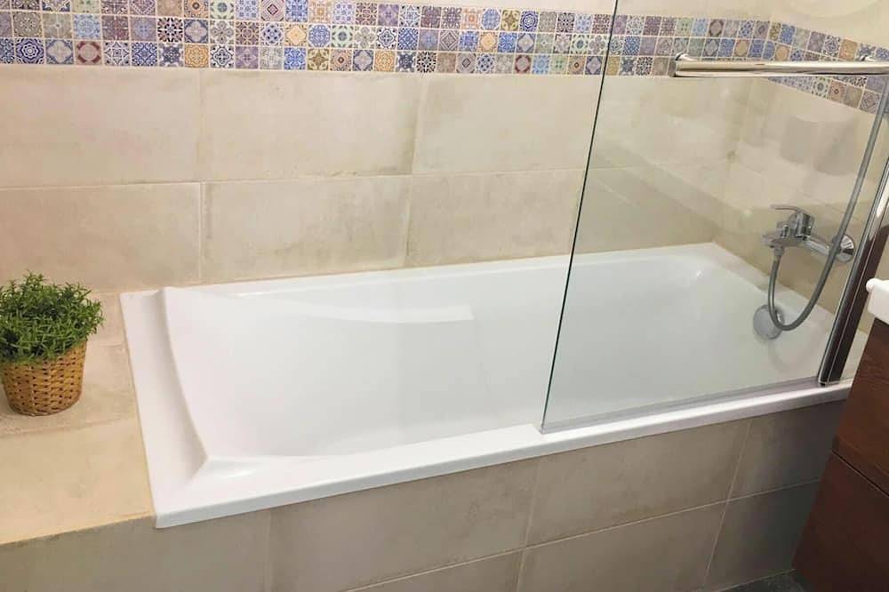 Entire apartment, 2 Soundproof Studios Near Geneva Airport in Ferney-Voltaire, Gex