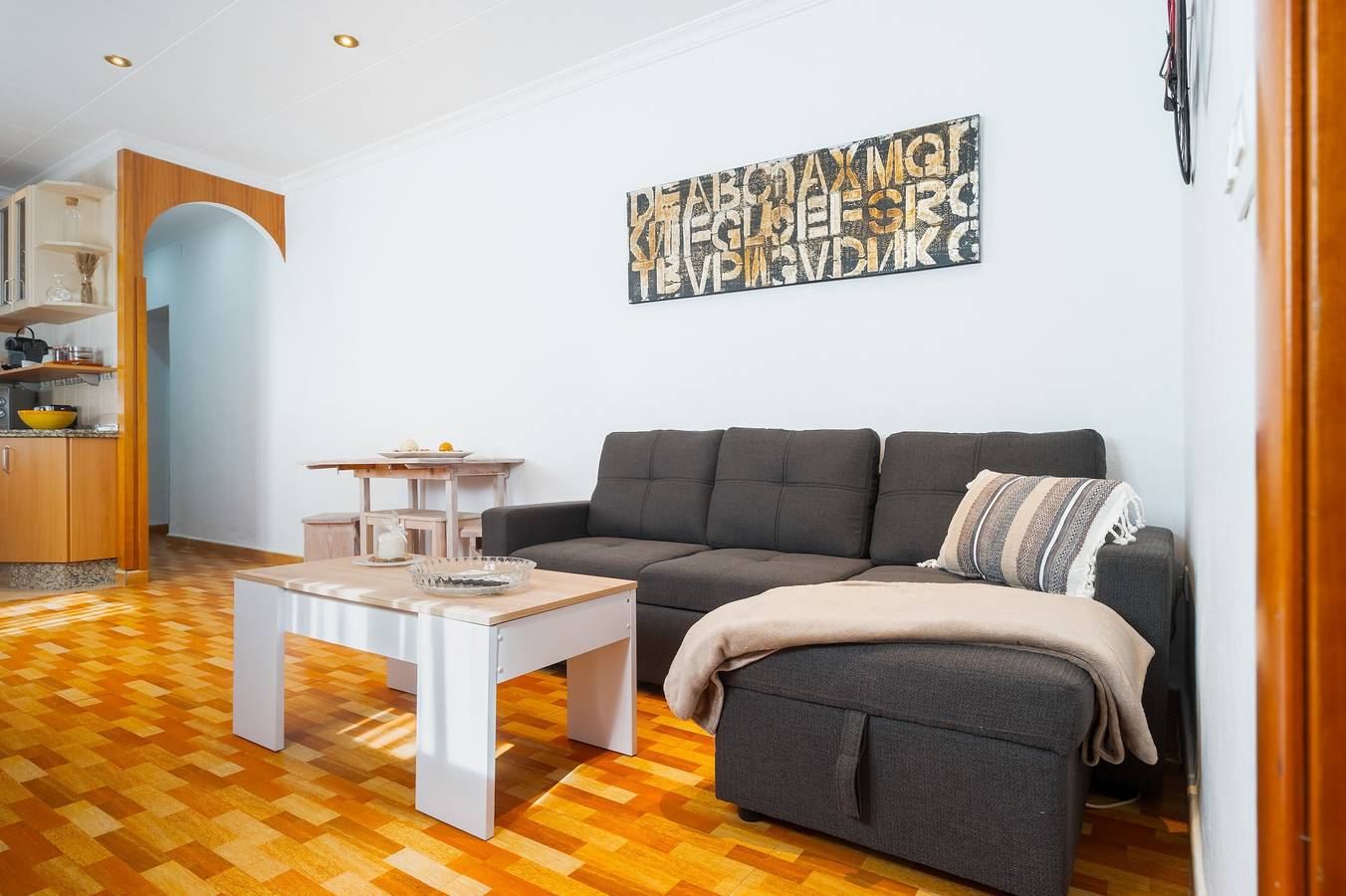 Apartamento entero, Apartamento 'Lolita' con jardín compartido, Wi-Fi y aire acondicionado in Carmona , Provincia de Sevilla