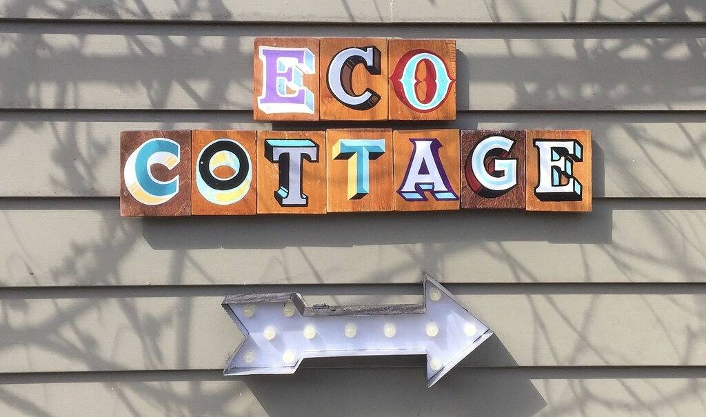 Pdx Eco Cottage Guesthouse in Portland, Multnomah County