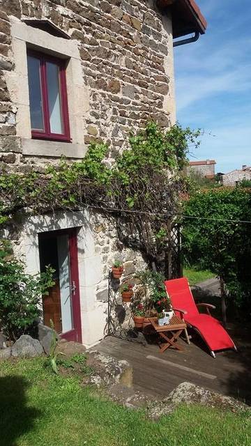 Gîte pour 10 personnes, avec jardin et terrasse, animaux acceptés à Polignac