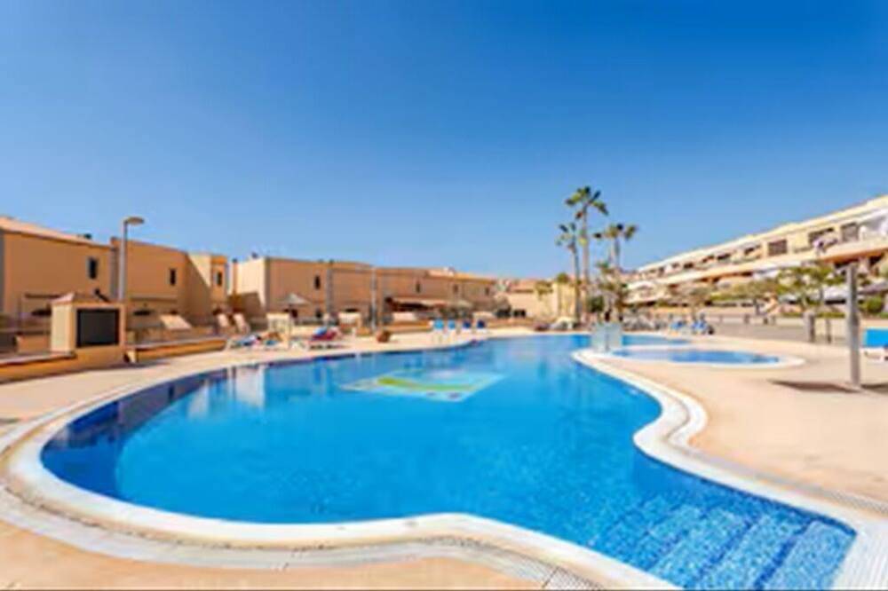 Room + bathroom, splendid sea view, well equipped in Callao Salvaje, Adeje