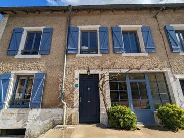 Location de vacances pour 6 personnes, avec terrasse, animaux acceptés à Buxières-sous-les-Côtes