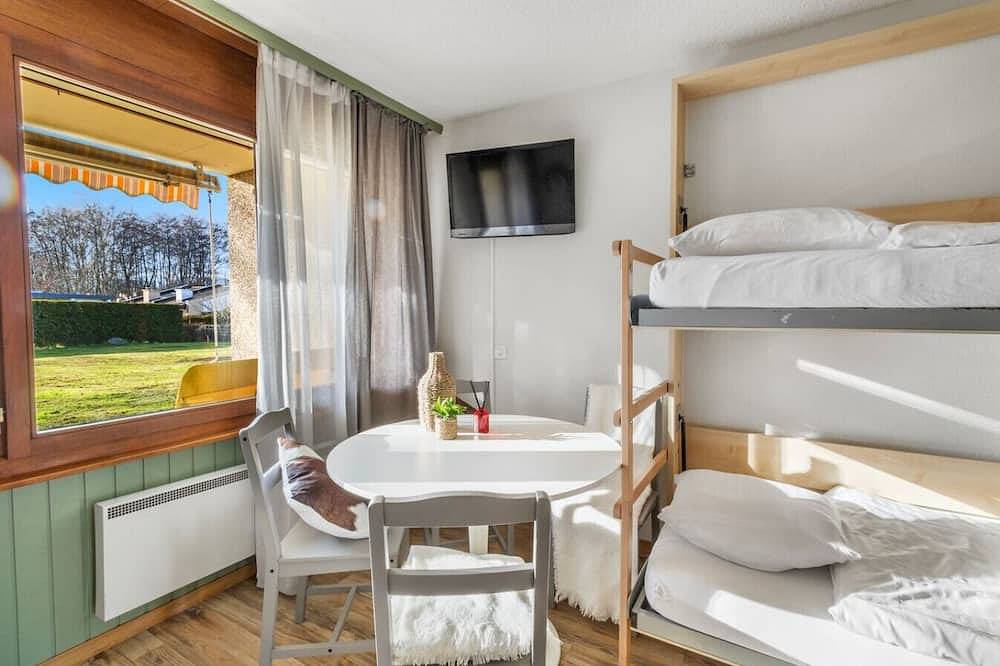Ganze Wohnung, Charmante chambre paisible près du lac de Neuchâtel in Delley-Portalban, Murtensee & Estavayer-le-Lac Region